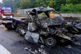 Unfall-Drama auf A7: Transporter kracht in Baustellenlaster - Fahrer stirbt im Flammenmeer