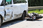 Fahrzeug der Bundeswehr involviert: Bikerin stirbt bei Unfall auf Bundesstraße