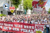 DFB-Pokalfinale live: XXL-Fanmarsch! Hier ziehen Tausende VfB-Anhänger durch Berlin
