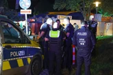 Volksfest-Streit eskaliert: Junge Männer prügeln Polizisten ins Krankenhaus