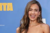 Frisch verliebt? Jessica Alba angelt sich diesen Hollywood-Hottie