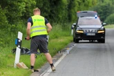 Mercedes-Fahrer überfährt Frau (†25) und lässt sie einfach liegen