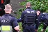 Polizei entdeckt Mann mit heruntergelassener Hose im Gebüsch