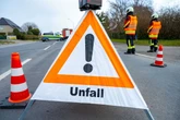 Tödliches Unglück: Motorradfahrer verliert an Bahnübergang Kontrolle