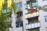 Großeinsatz in Solingen: Feuerwehr rettet zehn Menschen aus brennendem Hochhaus