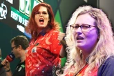 Weil sie mit Periode schlechter wirft: Darts-Spielerin begrüßt Transfrauen-Verbot