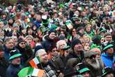 Dramatische Szenen beim St. Patrick&#039;s Day: Frau bricht plötzlich zusammen, Retter versuchen alles