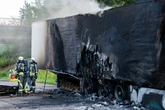 Sattelzug bei Baunatal brennt lichterloh: A49 weiterhin teils gesperrt