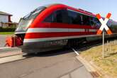 Eisenbahnbundesamt greift durch: Deshalb müssen Züge an Dresdner Bahnübergang jetzt stoppen