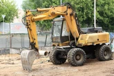 Bis 200 Kilo schwer: Diebe lassen Bagger-Zubehör mitgehen
