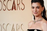 Nach "schmerzhaften" Kinderwunsch-Erfahrungen: Anne Hathaway freut sich auf ihr drittes Baby