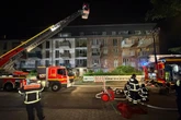 Mehrfamilienhaus steht in Flammen: Eine Person verletzt, sechs Menschen gerettet