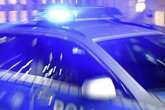 34-Jähriger fährt besoffen durch Frankfurt, kracht in Verkehrsinsel und prügelt dann auf Polizisten ein