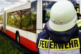 Reifen platzt, dann gerät Reisebus mit Schulkasse in Brand