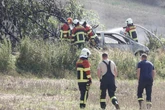 Jugendliche fahren über Feld, plötzlich fängt Auto Feuer - elf Verletzte