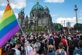 Tausende beim CSD in Berlin mit Girlgroup Monrose und erwartetem Gegenprotest