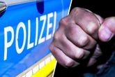 Brutale Attacken in Plauen: Frau mit Flasche beworfen und verprügelt, Passant geschlagen
