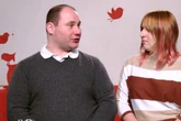 Als Laura erzählt, was sie beruflich macht, stöhnt Manuel genervt auf: "Anstrengend"