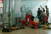 Tragödie an U-Bahn-Station: Mann mit Rollator stürzt Treppe herunter und stirbt noch vor Ort