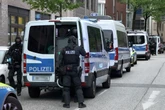 Großeinsatz in Hamburg: Mehrere Personen schlagen auf Mann ein - dieser zückt ein Messer