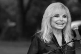 Sie spielte neben Arnold Schwarzenegger: Schauspielerin Loni Anderson (†79) gestorben