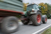 Mann lässt Neunjährigen Traktor fahren: Ausflug endet mit Unfall und hat ein Nachspiel