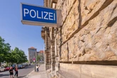 Diebe schlagen vor Polizeirevier zu: VW Passat in der Schießgasse gestohlen