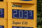Noch vor dem Ende des Tankrabatts: Sprit wird teils 33 Cent teurer