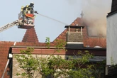 Hitzeschlacht in Hamburg! Einsatzkräfte kämpfen gegen Feuer und Extrem-Temperaturen