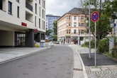 Kostümierter Skater mit "Gewehr" in Chemnitz unterwegs