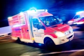 Zwei Menschen schwer verletzt: Bikerin überholt und kracht in Gegenverkehr