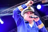 Bei Jubel-Aktion: Kult-Musiker bricht sich acht Rippen und schläft nur noch im Sitzen