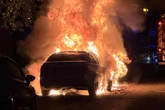 Flammen greifen über: Zwei Autos in Quedlinburg durch Feuer zerstört