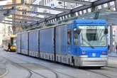 Jahrzehnte prägten Straßenbahnzüge das Stadtbild: Hier fährt die Cargo-Tram zur Verschrottung