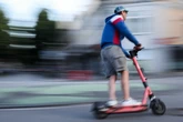 Nach E-Scooter-Unfall: Passantin findet toten 16-Jährigen nach Stunden im Gebüsch