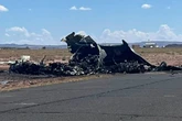 Transportflugzeug stürzt ab und fängt Feuer: Alle vier Insassen tot