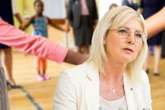 Zuschuss für Familien gestrichen: Bayern beschließt neues Kita-Gesetz, Scharf verteidigt Entscheidung