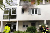Staubsauger geht in Flammen auf: Feuerwehrkräfte haben alle Hände voll zu tun