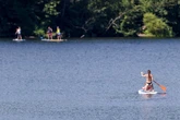 Von FKK-Strand bis Wassersport: Diese Badeseen bieten in NRW Abkühlung - auch für Hunde