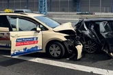 Taxi kracht in Stauende auf der A7: Offenbar acht Verletzte, darunter Kinder