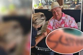 Was steht da? Kleingartensheriff präsentiert besonderes Tattoo