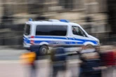Mit Vollgas durch die 30er-Zone: Polizei stoppt jungen BMW-Fahrer