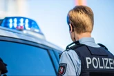 Unfall im Einsatz: Streifenwagen erfasst Radler, Fahrer schwer verletzt in Klinik