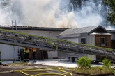 Schießhalle in Flammen: Feuerwehr in Sorge wegen Munition und Explosionen