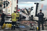 Laster-Fahrer stirbt bei schwerem Crash: A6 längere Zeit gesperrt