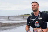 Influencer bei Extrem-Lauf durchs Watt dabei: "Ich habe Schmerzen wie noch nie"