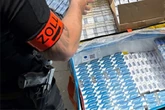 Bei einer fünfköpfigen Familie: Zoll findet 950.000 Zigaretten
