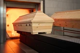 Grusel-Fund in Krematorium! Polizei entdeckt mehr als 380 gestapelte Leichen