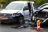 Schwerer Kreuzungscrash in Leipzig: Renault und VW krachen ineinander