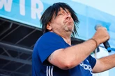 "Promi Darts Master" geht mit diesem Schlagersänger in die zweite Runde